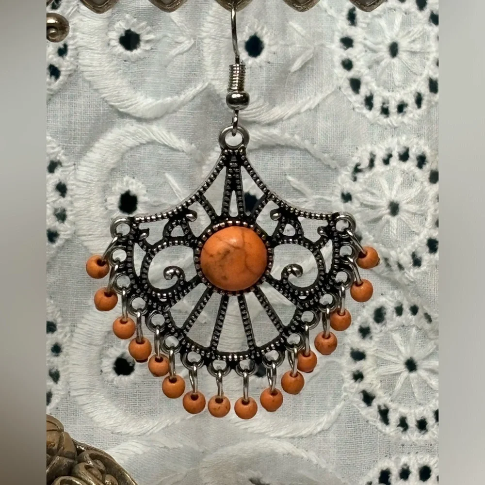 Paparazzi earrings Antique silver toned frame featuring filigree design. - Picture 3 of 3